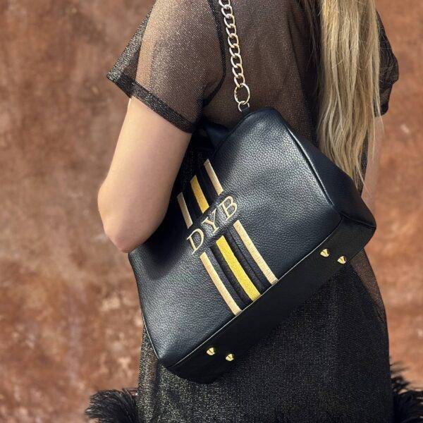 <span style="font-family:Bodoni Moda;">NORA</span><br>Night - Image 2